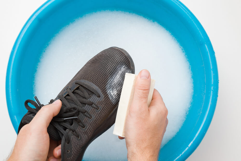 How to wash sneakers